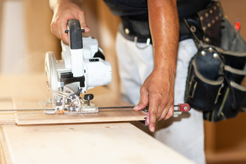 内装工になるためには